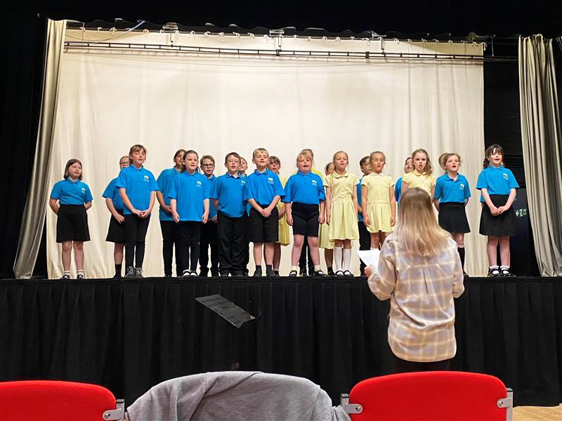 Longlands choir perform | The Marches Academy Trust